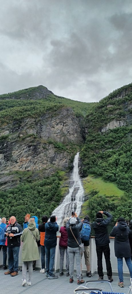 Wasserfälle "Sieben Schwestern" im Geirangerfjord in Norwegen